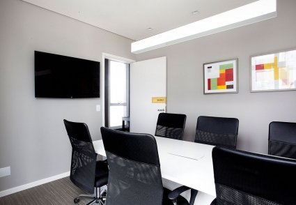 10 - Sala de reunio para at 6 pessoas.jpg